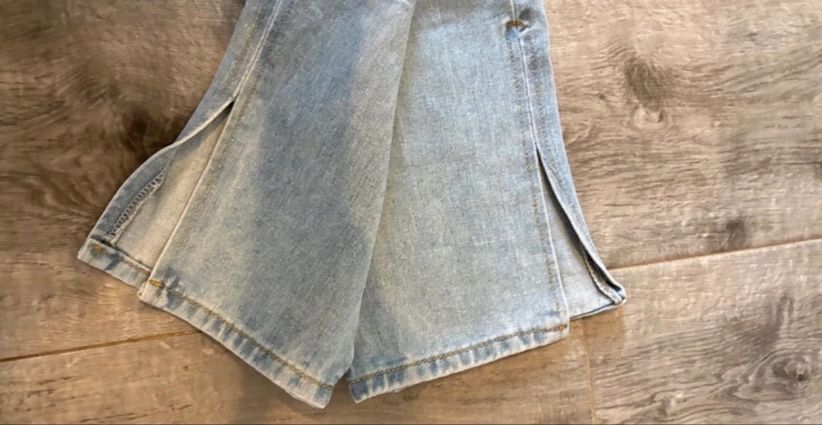 Flared jean with slit – photo 7